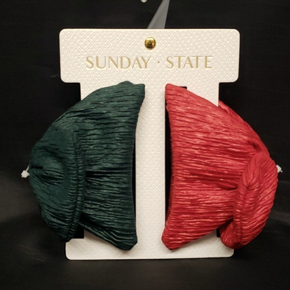 Sunday State NWT Set of 2 Red and Green Crinkle Bow Clips